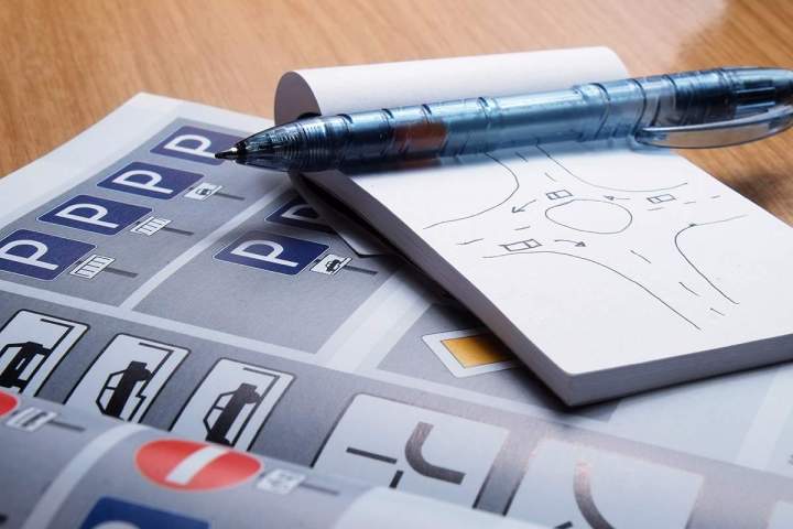 Apprentissage du code en ligne et en salle.